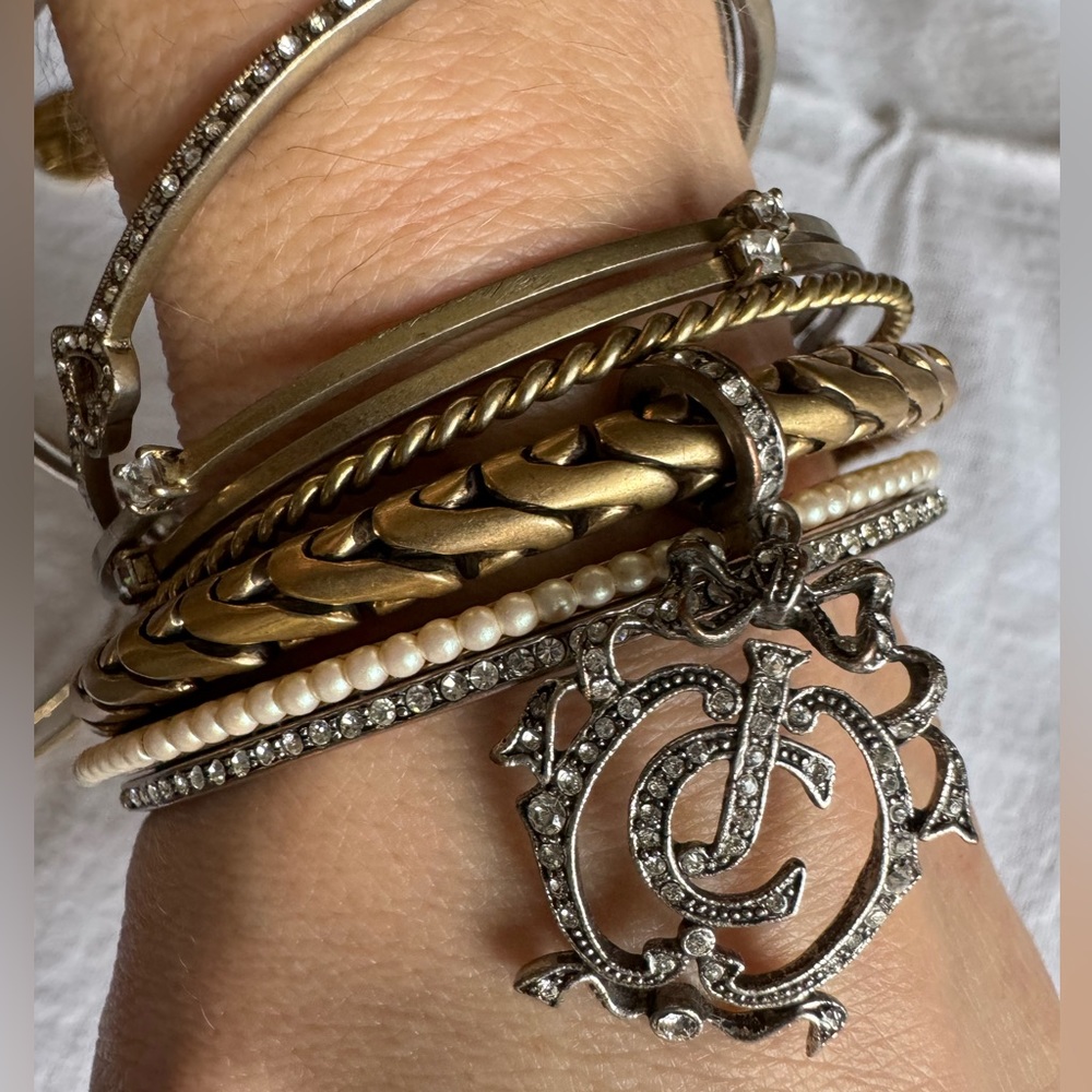 Juicy Couture Y2K Bangle barcelet set with JC charm